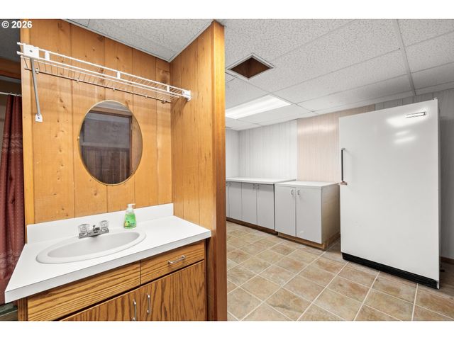 6884 S Hansen Ln, Aurora, OR 97002