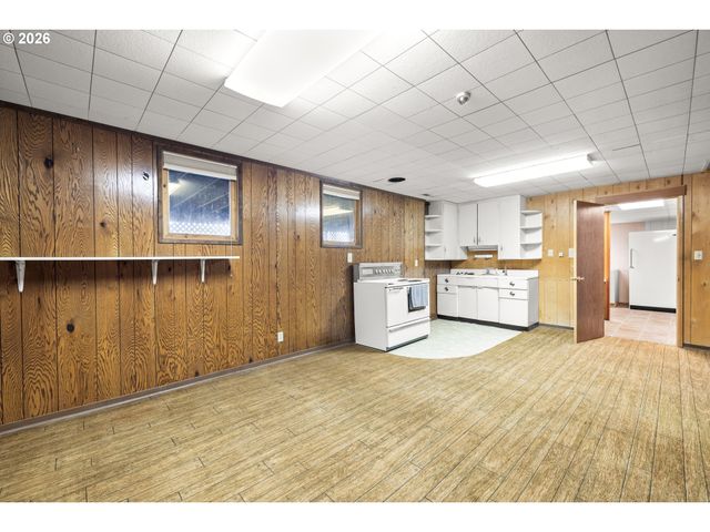 6884 S Hansen Ln, Aurora, OR 97002