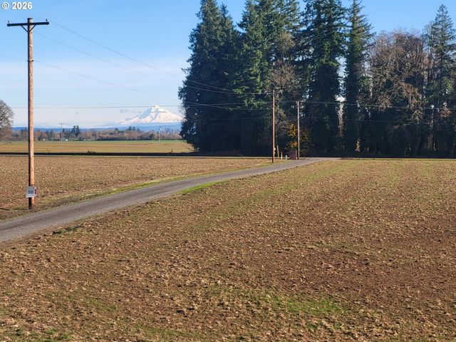 6884 S Hansen Ln, Aurora, OR 97002
