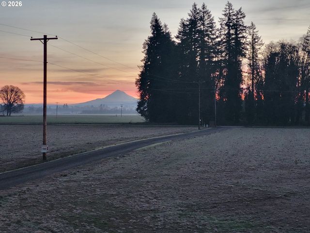 6884 S Hansen Ln, Aurora, OR 97002