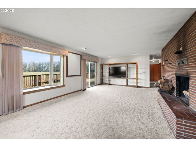6884 S Hansen Ln, Aurora, OR 97002
