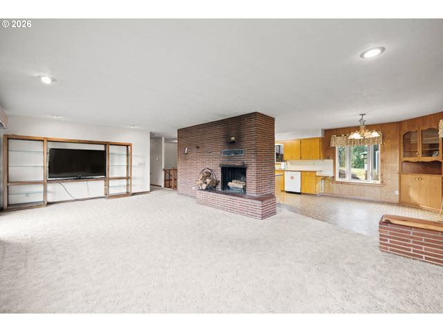 6884 S Hansen Ln, Aurora, OR 97002