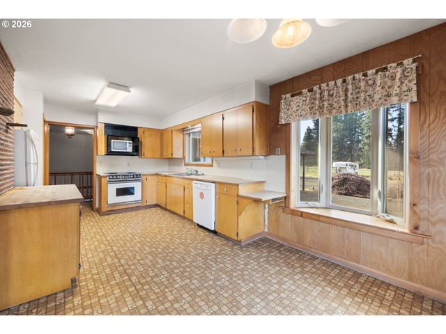 6884 S Hansen Ln, Aurora, OR 97002