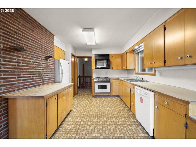 6884 S Hansen Ln, Aurora, OR 97002