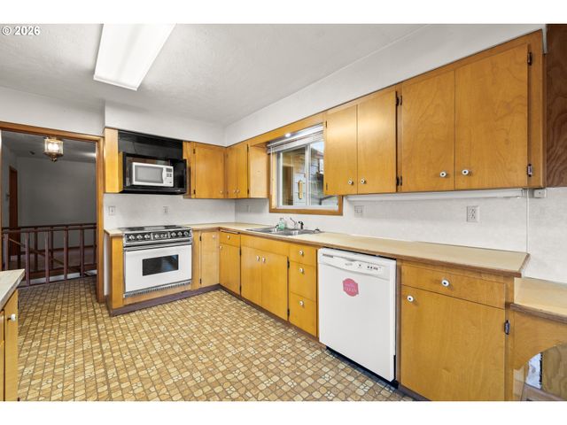 6884 S Hansen Ln, Aurora, OR 97002