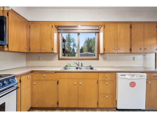 6884 S Hansen Ln, Aurora, OR 97002