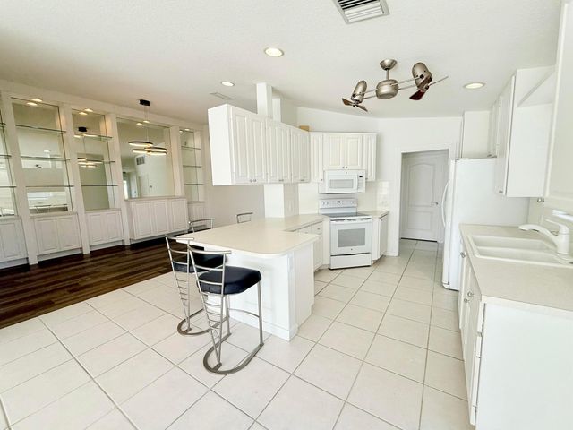 8270 Eleuthera Lane, Wellington, FL 33414