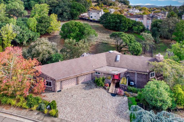 10 Robinhood Dr, Novato, CA 94945