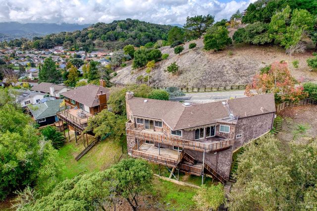 10 Robinhood Dr, Novato, CA 94945