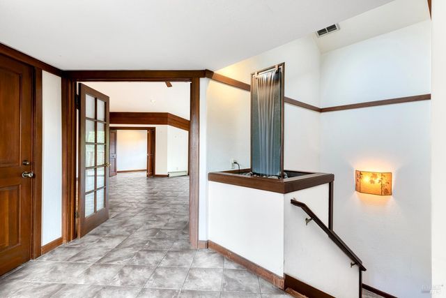 10 Robinhood Dr, Novato, CA 94945