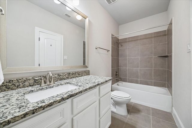 1704 Oak Leaf Pass Drive, Houston, TX 77055