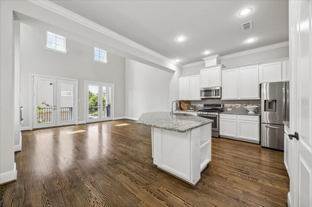 1704 Oak Leaf Pass Drive, Houston, TX 77055