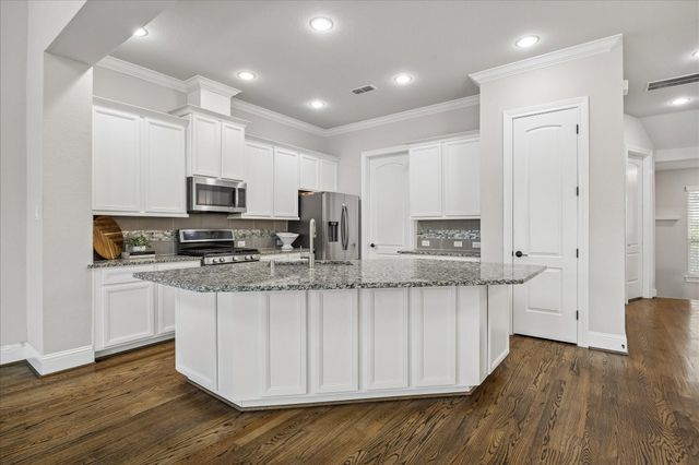 1704 Oak Leaf Pass Drive, Houston, TX 77055