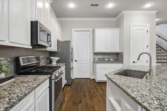 1704 Oak Leaf Pass Drive, Houston, TX 77055