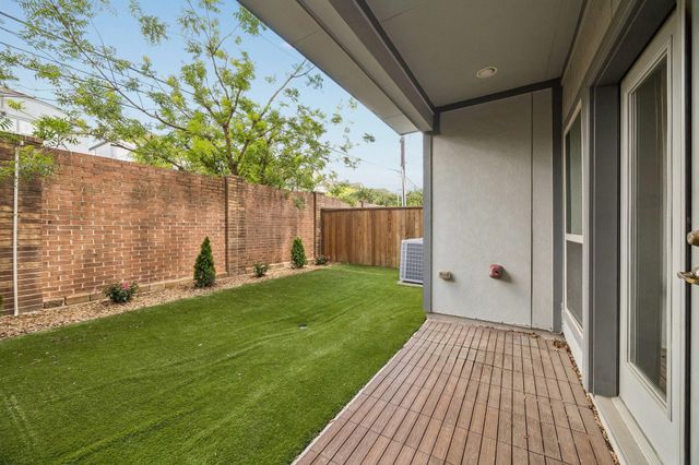 1704 Oak Leaf Pass Drive, Houston, TX 77055