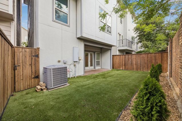 1704 Oak Leaf Pass Drive, Houston, TX 77055