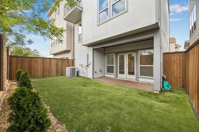 1704 Oak Leaf Pass Drive, Houston, TX 77055