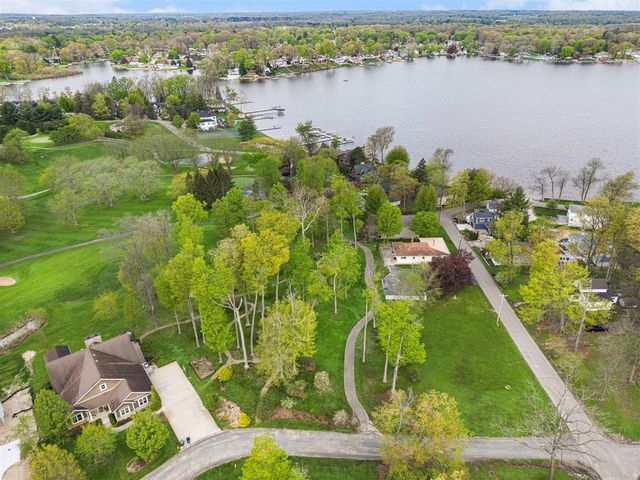 4862 Knoll Court, Watervliet, MI 49098