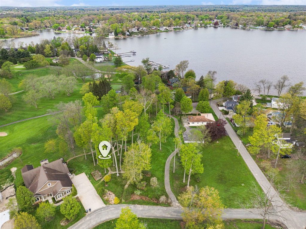 4862 Knoll Court, Watervliet, MI 49098