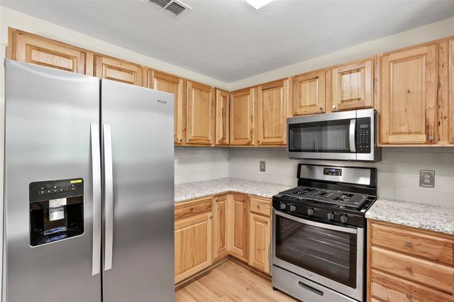 21 Horseshoe Drive, Highland Village, TX 75077