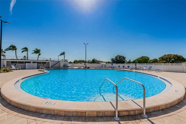 29 CONCORD LANE 11, Palm Harbor, FL 34684