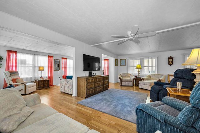 29 CONCORD LANE 11, Palm Harbor, FL 34684