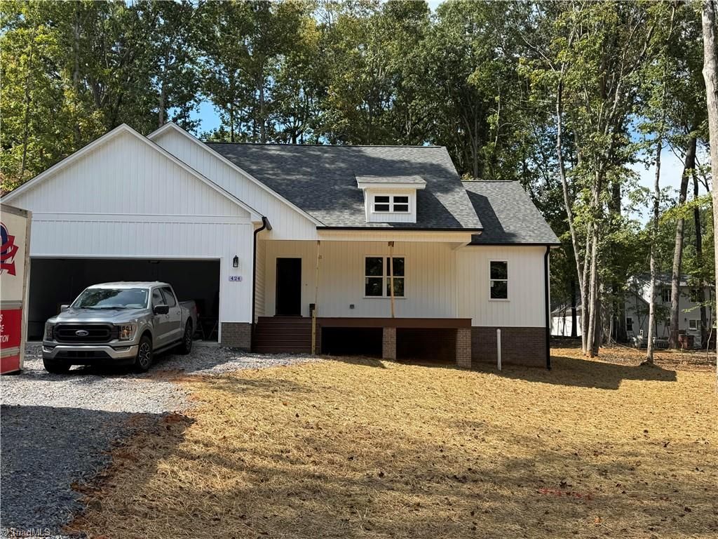 424 E Brookwood Avenue, Liberty, NC 27298