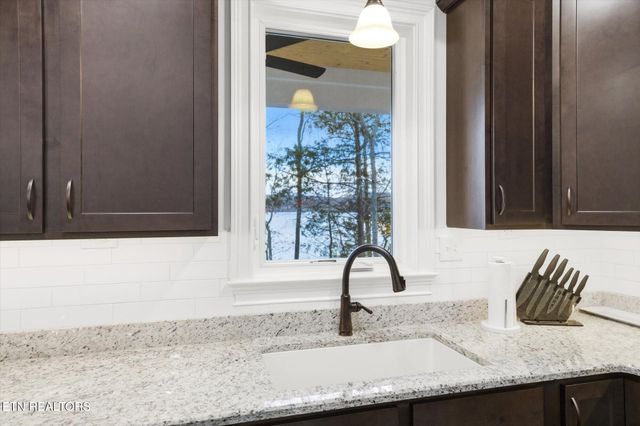 243 E Shore Drive, Rockwood, TN 37854