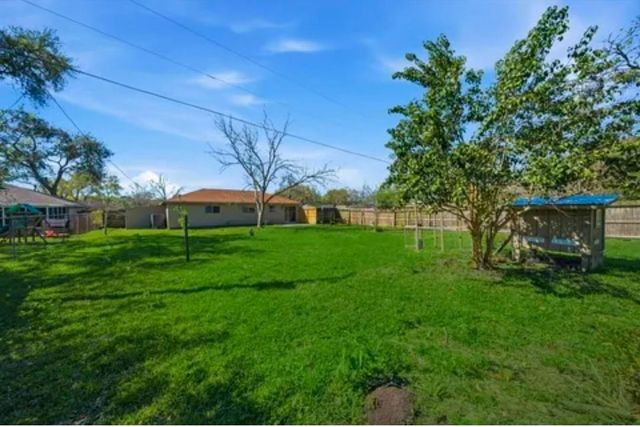 4803 28th Street E, Dickinson, TX 77539