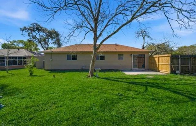 4803 28th Street E, Dickinson, TX 77539