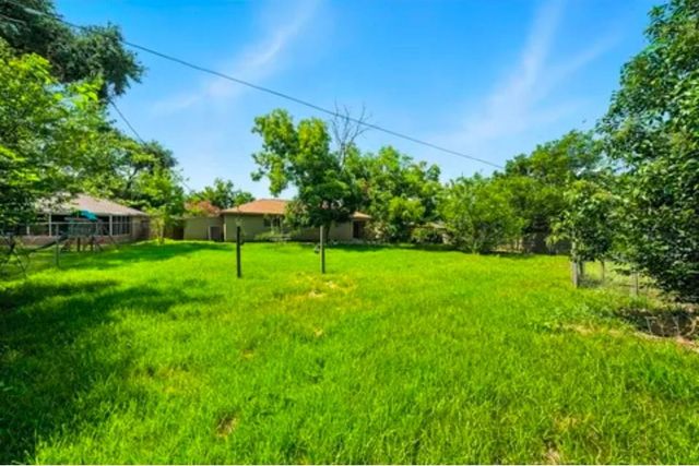 4803 28th Street E, Dickinson, TX 77539