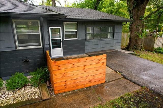 5414 NE Carmel Road, Kansas City, MO 64119
