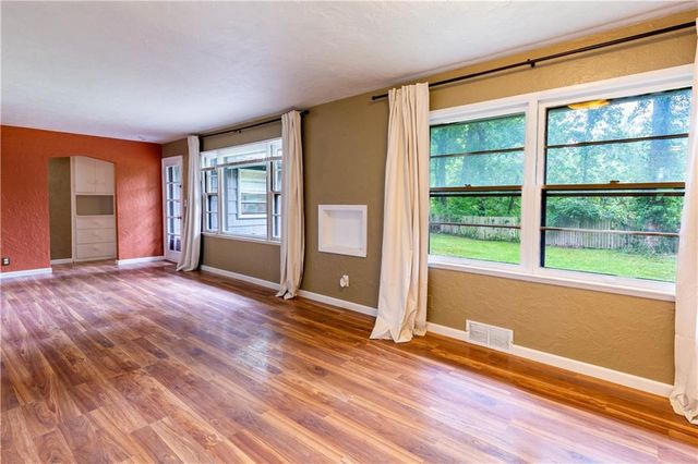 5414 NE Carmel Road, Kansas City, MO 64119