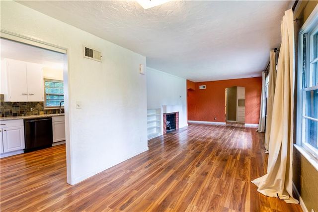 5414 NE Carmel Road, Kansas City, MO 64119