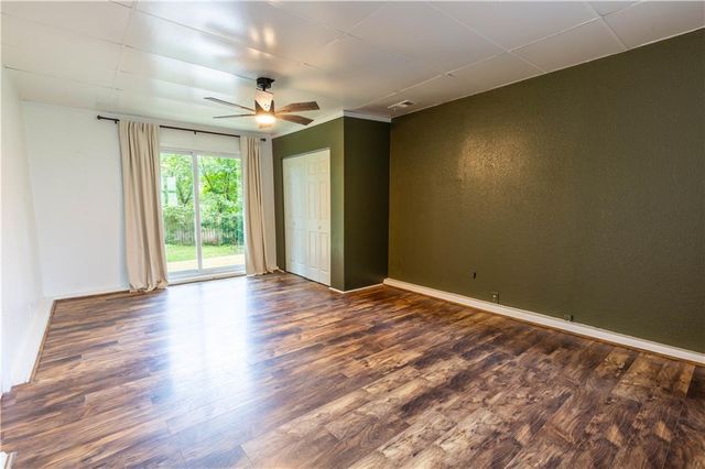 5414 NE Carmel Road, Kansas City, MO 64119