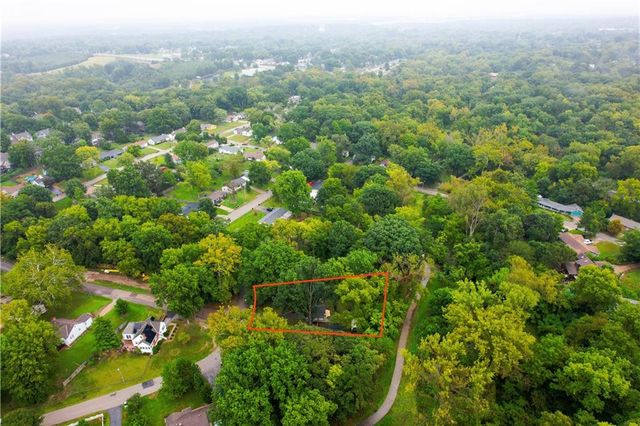 5414 NE Carmel Road, Kansas City, MO 64119
