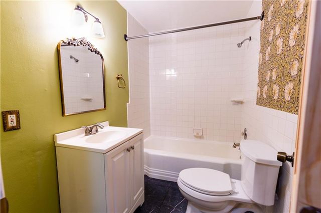 5414 NE Carmel Road, Kansas City, MO 64119