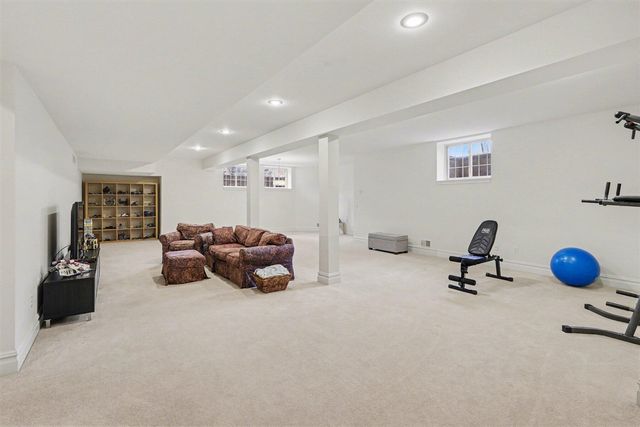 4943 Saint Andrews Court, Ann Arbor, MI 48108