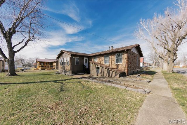 502 W Monroe Avenue, Owensville, MO 65066