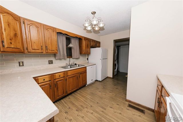 502 W Monroe Avenue, Owensville, MO 65066