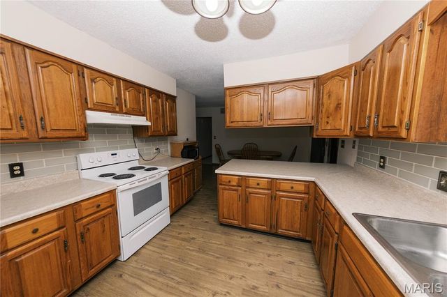 502 W Monroe Avenue, Owensville, MO 65066