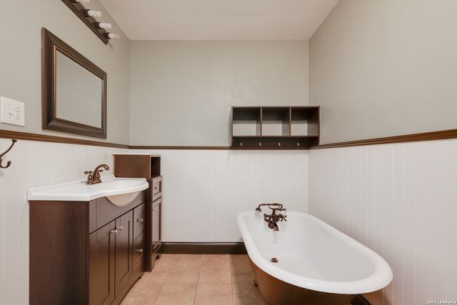 806 Barbara, San Marcos, TX 78666