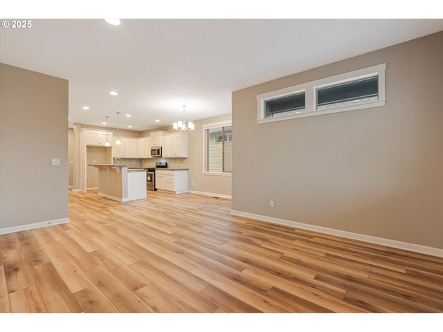 816 S CORINNE Dr, Newberg, OR 97132