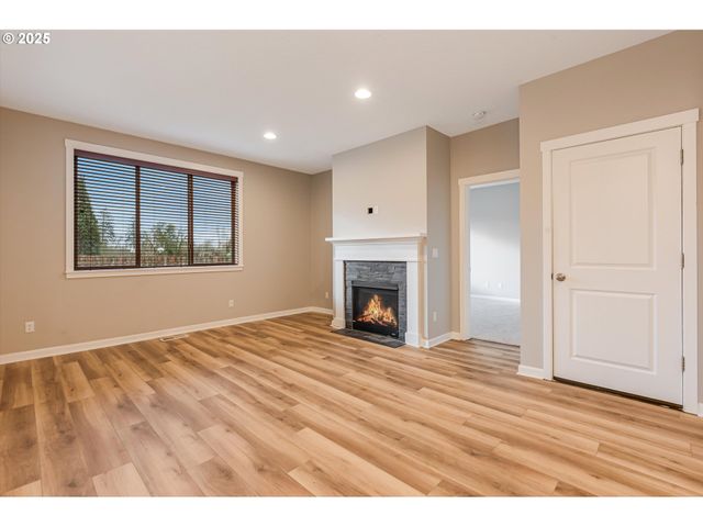 816 S CORINNE Dr, Newberg, OR 97132