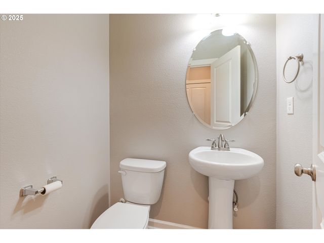 816 S CORINNE Dr, Newberg, OR 97132