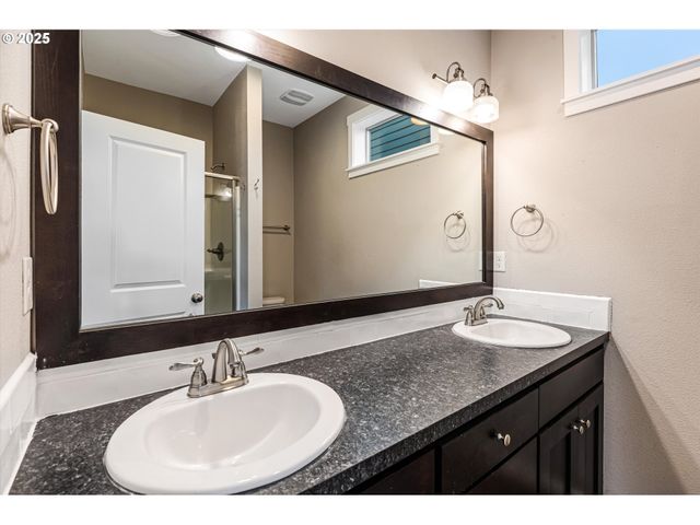 816 S CORINNE Dr, Newberg, OR 97132