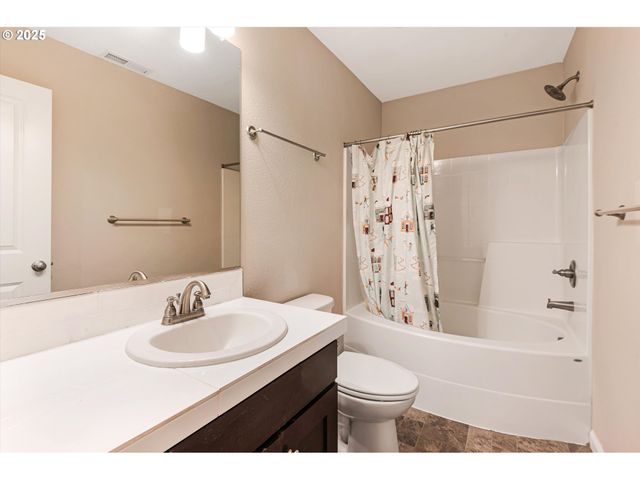 816 S CORINNE Dr, Newberg, OR 97132