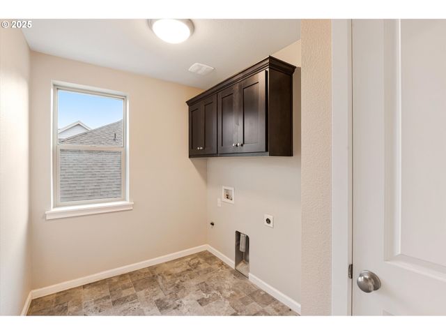 816 S CORINNE Dr, Newberg, OR 97132