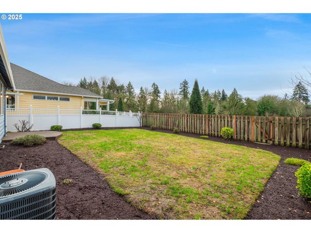 816 S CORINNE Dr, Newberg, OR 97132
