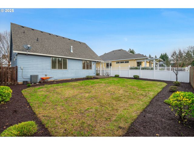 816 S CORINNE Dr, Newberg, OR 97132